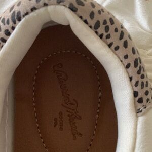 Woman’s tenis shoes excellent condition like new